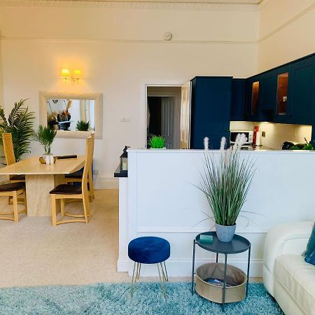 **Sunny And Bright, Thatchers Rock One Bed Beach Front Apartment*** توركواي المظهر الخارجي الصورة