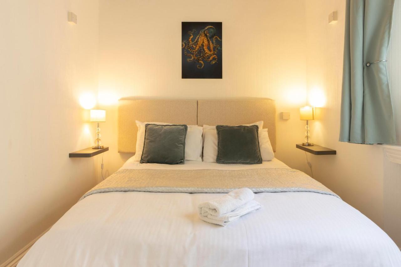 **Sunny And Bright, Thatchers Rock One Bed Beach Front Apartment*** توركواي المظهر الخارجي الصورة