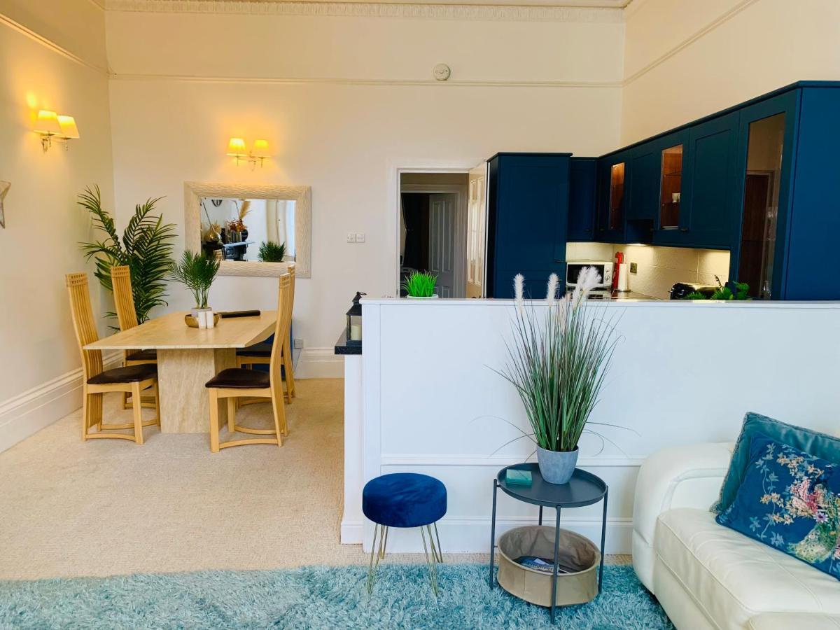 **Sunny And Bright, Thatchers Rock One Bed Beach Front Apartment*** توركواي المظهر الخارجي الصورة