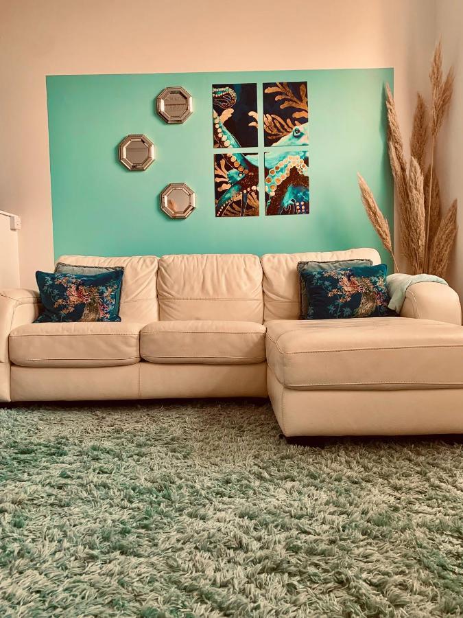 **Sunny And Bright, Thatchers Rock One Bed Beach Front Apartment*** توركواي المظهر الخارجي الصورة