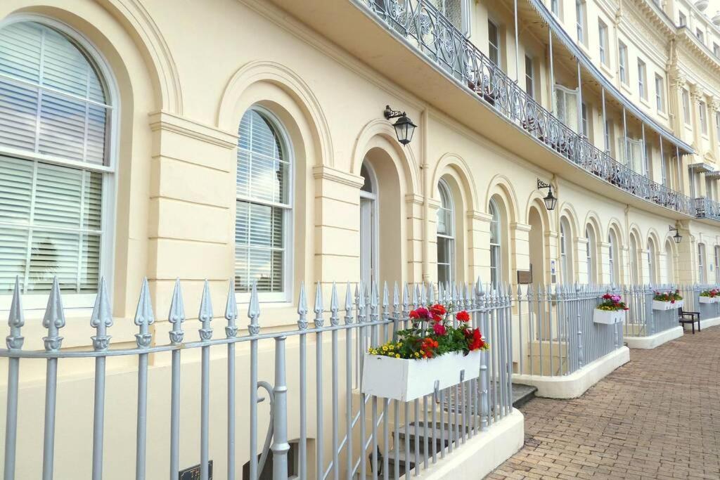 **Sunny And Bright, Thatchers Rock One Bed Beach Front Apartment*** توركواي المظهر الخارجي الصورة